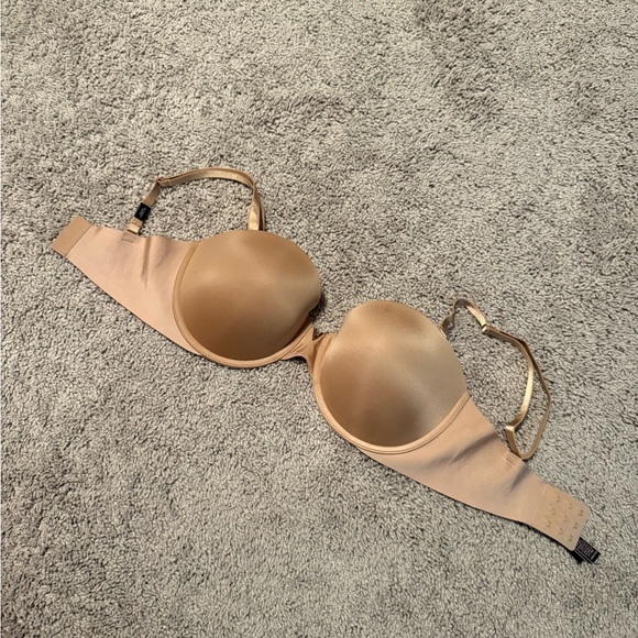Victoria's Secret Illusions Bra with light push up. 34DD - Picture 1 of 6